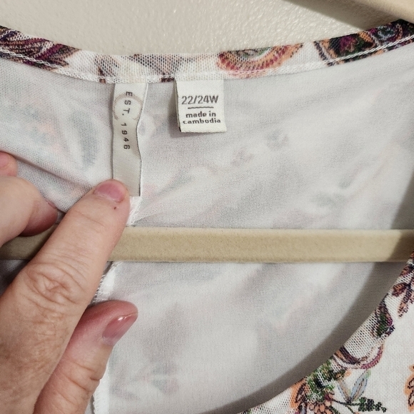 C Est 1946 Plus SizeBlouse - Picture 8 of 8